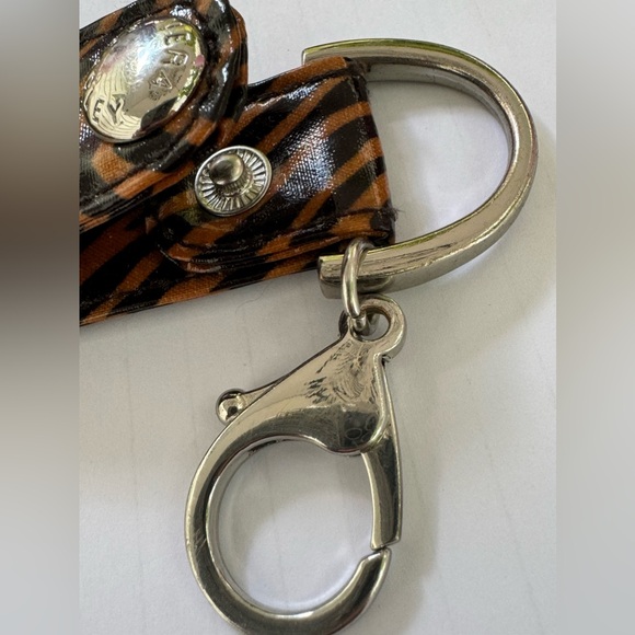 Vera Bradley Loop Keychain Leopard - Picture 4 of 8